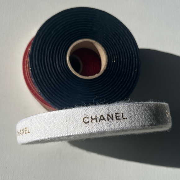 Chanel White Fuzzy Sweater Ribbon Roll - Picture 5 of 8